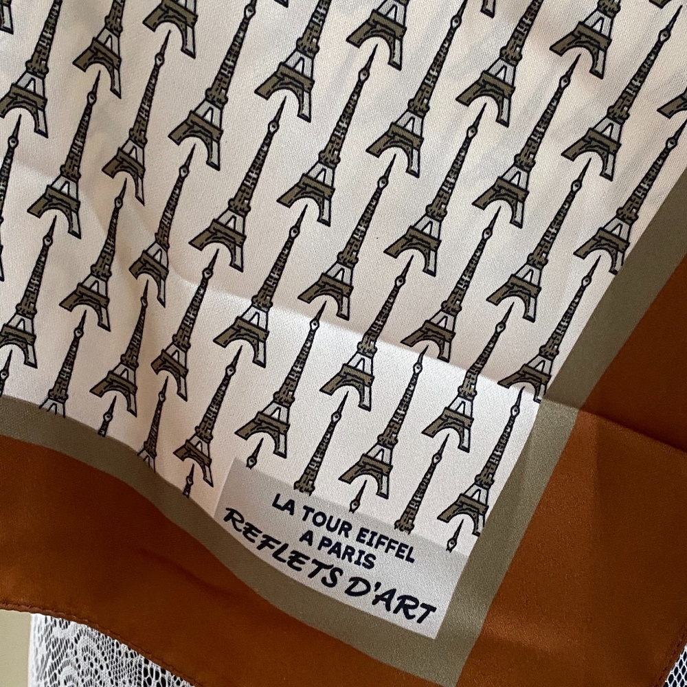 La Tour Eiffel A Paris Scarf